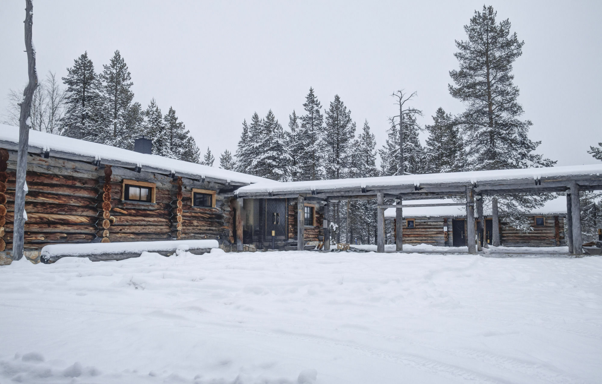 Kuukkeli Log Houses Porakka Inn Saariselkä Exterior foto